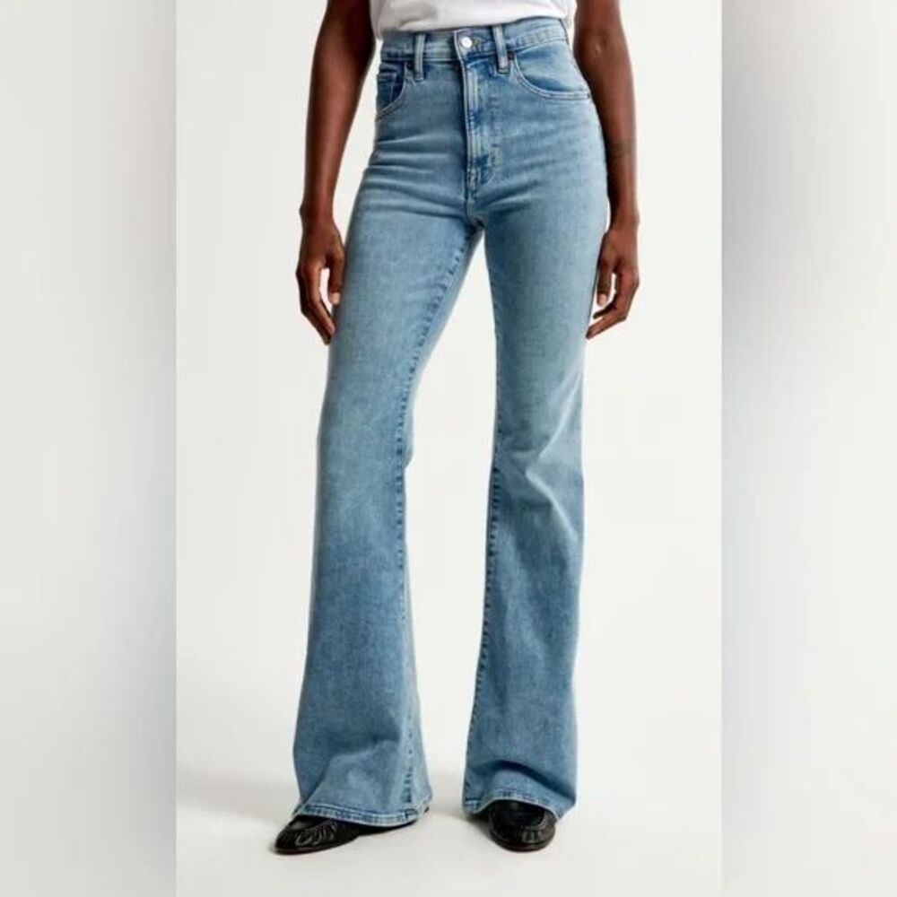 Abercrombie & Fitch The Vintage Flare High Rise Jeans Size 33/16 Reg Light Wash